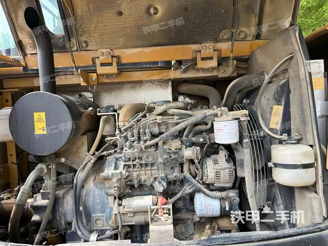 回转马达和主控阀（整机外观）