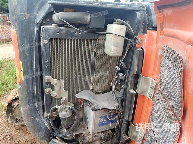 回转马达和主控阀（整机外观）