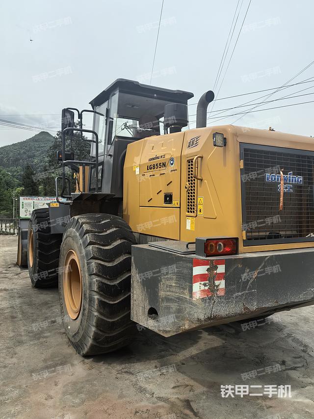 发动机右侧（整机外观及大件）