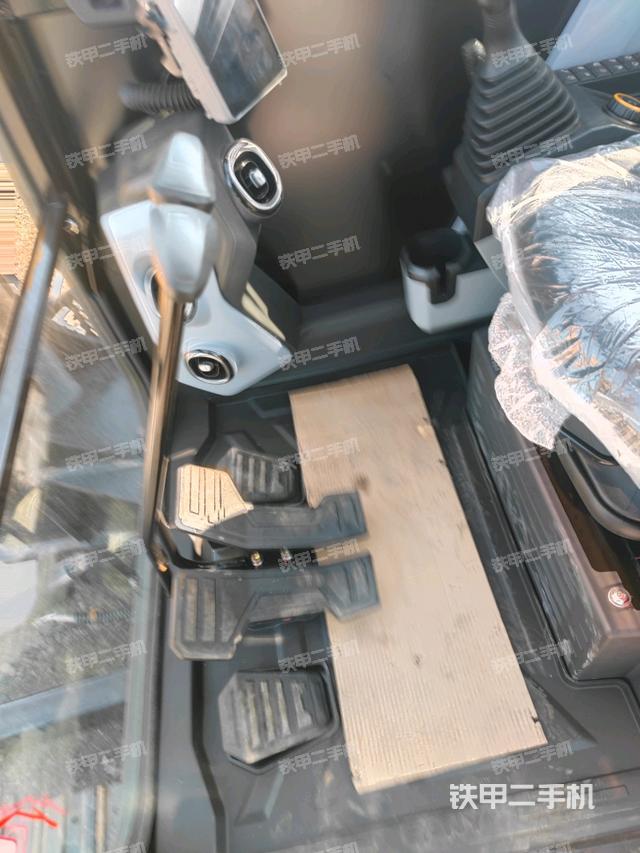 后窗玻璃角標(駕駛室部分) 后窗玻璃角標(駕駛室部分)