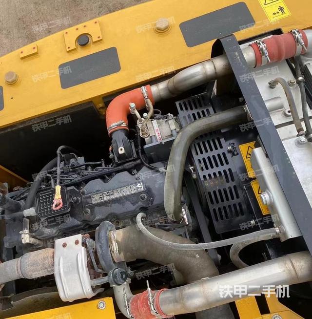 回转马达和主控阀（整机外观）