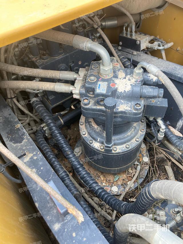 回转马达和主控阀（整机外观）