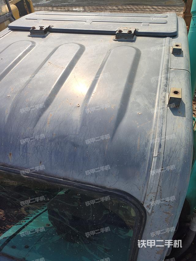 驾驶室顶部（整机外观）