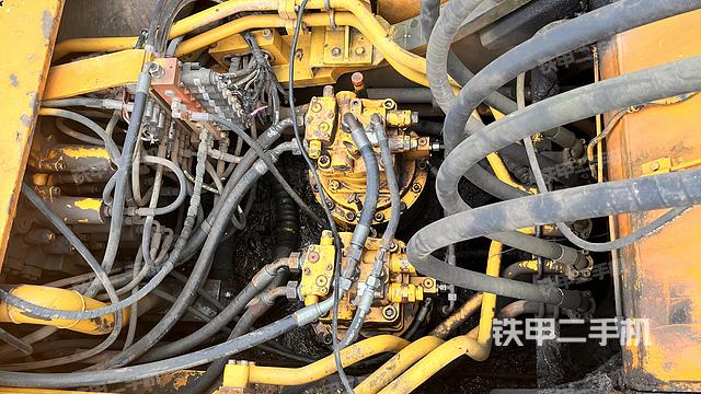 回轉(zhuǎn)馬達(dá)和主控閥（整機(jī)外觀）