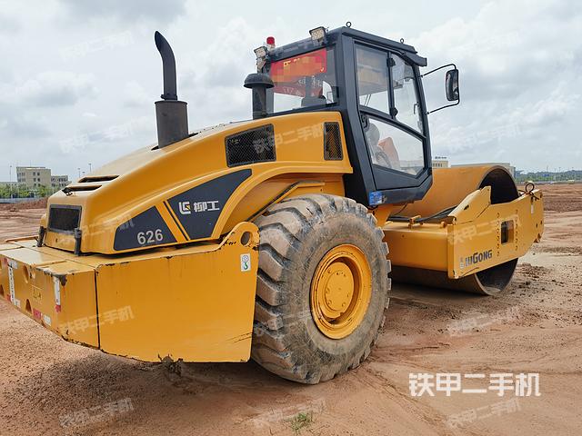 整机右后45°（设备外观及核心部件）