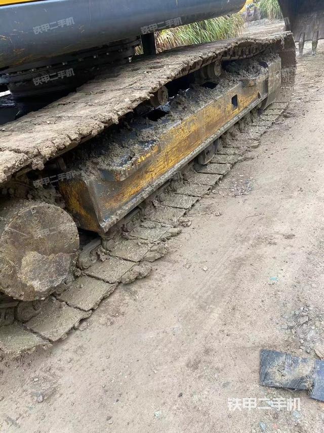 驾驶室顶部（整机外观）