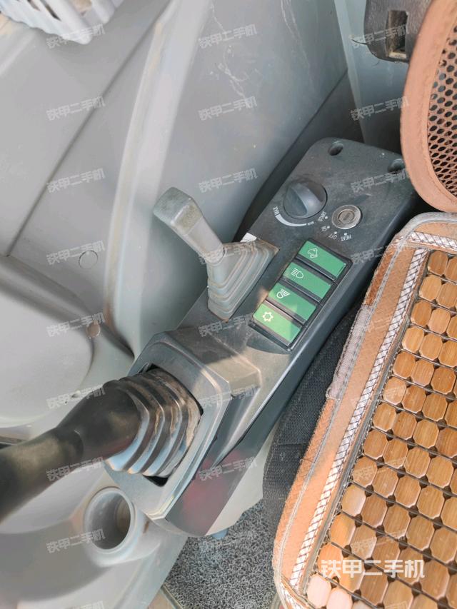 座椅左側(cè)控制臺(tái)/音響/含左手柄（駕駛室部分）