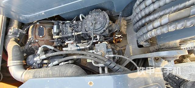 回转马达和主控阀（整机外观）