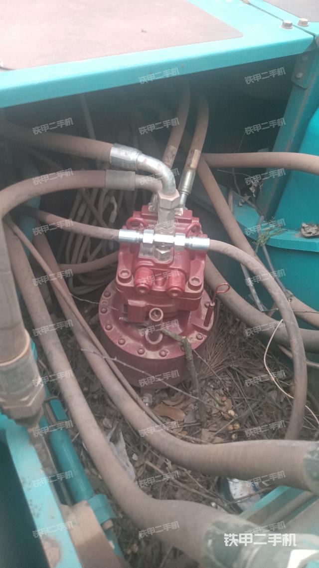 回转马达和主控阀（整机外观）