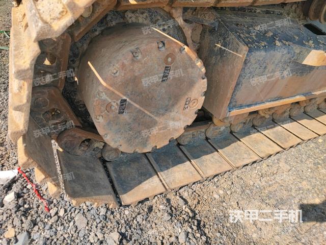 右驅(qū)動輪（行走機構(gòu)）