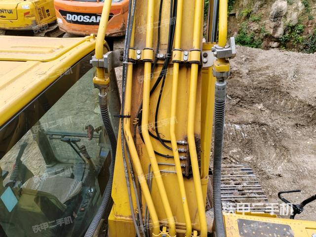 大臂背部俯视（工作和回转装置）