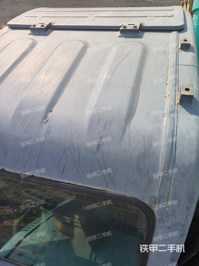 驾驶室顶部（整机外观）