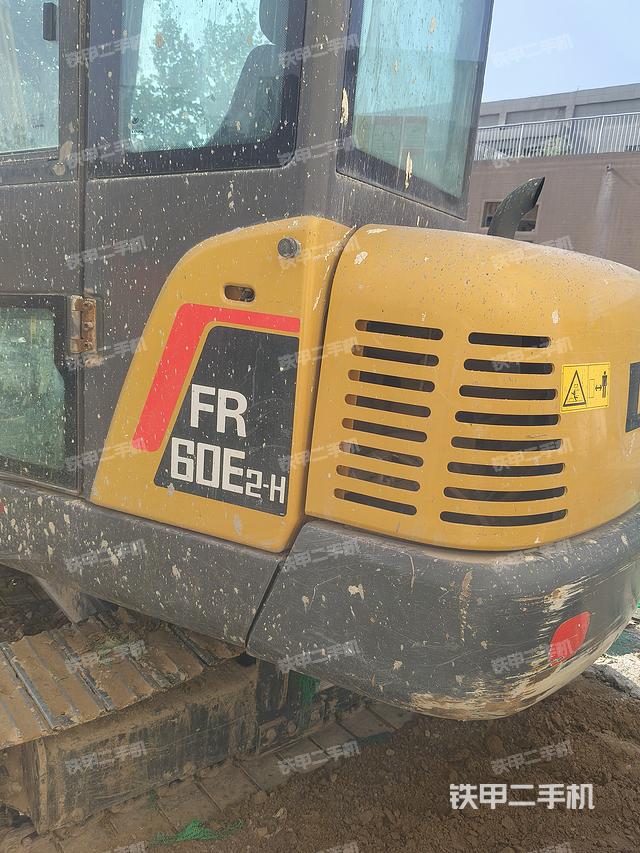 驾驶室顶部（整机外观）