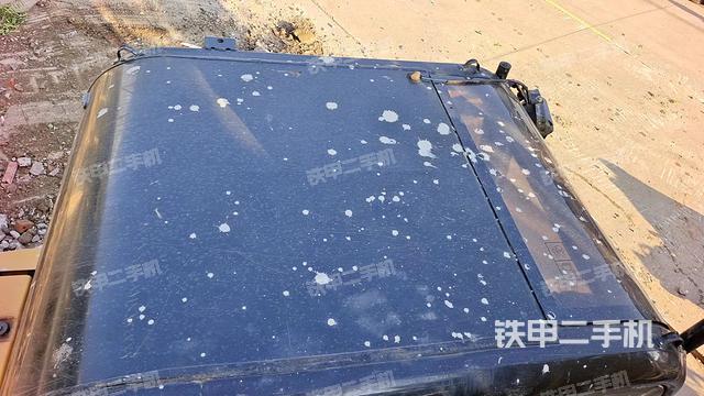 驾驶室顶部（整机外观）