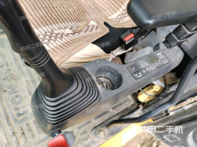 座椅左侧控制台/音响/含左手柄（驾驶室部分）