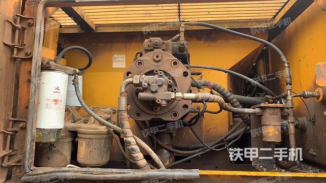 液壓泵艙室正面整體（整機(jī)外觀）