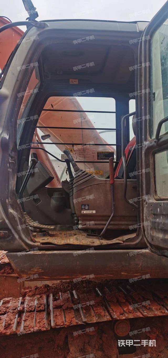 驾驶室顶部（整机外观）