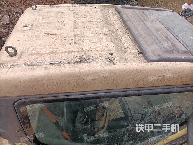 驾驶室顶部（整机外观）