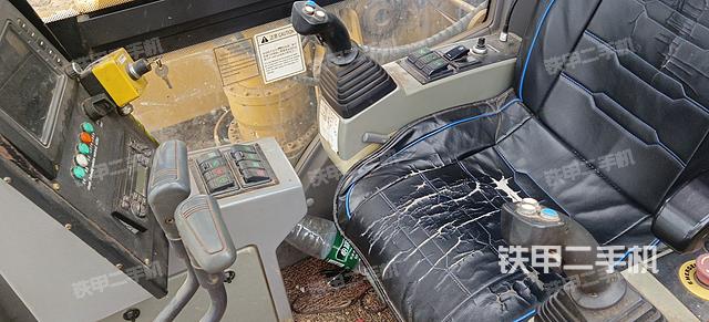 驾驶室操作台（设备外观及核心部件）