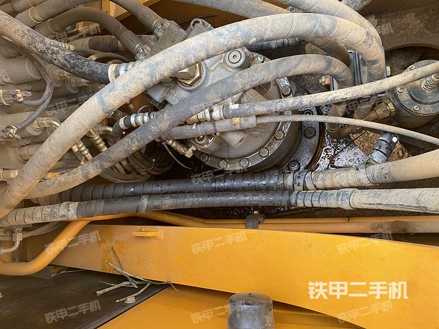 回转马达和主控阀（整机外观）