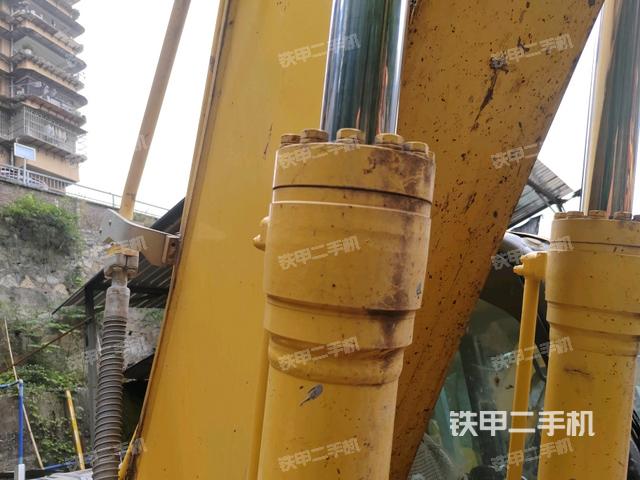 铲斗右后整体（工作和回转装置）