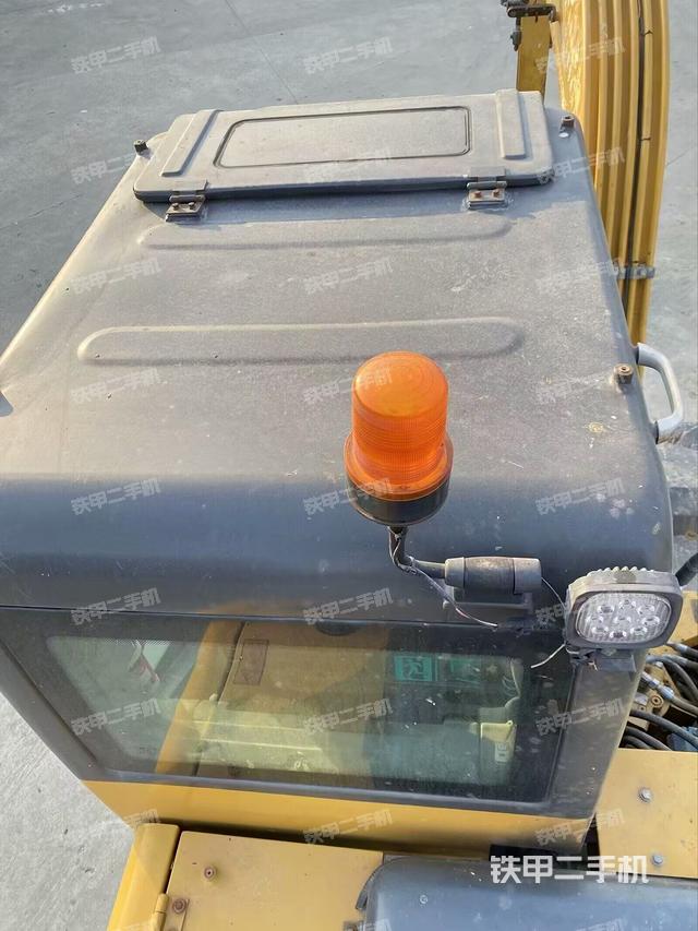 驾驶室顶部（整机外观）