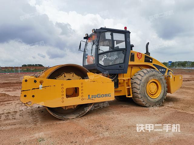 整机右侧（设备外观及核心部件）