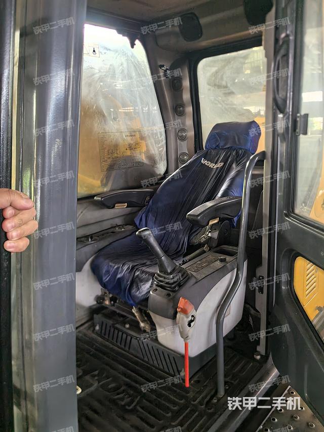 驾驶室整体（整机外观）