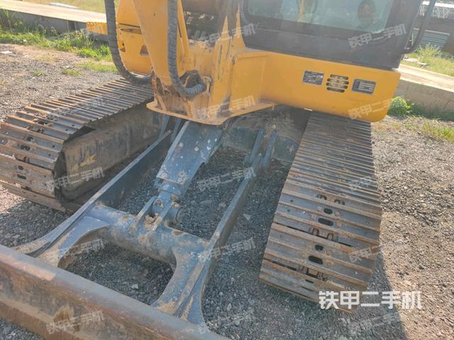 轉(zhuǎn)盤(pán)和下車(chē)架正前（工作和回轉(zhuǎn)裝置）