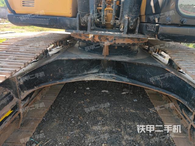 轉(zhuǎn)盤和下車架正前（工作和回轉(zhuǎn)裝置）