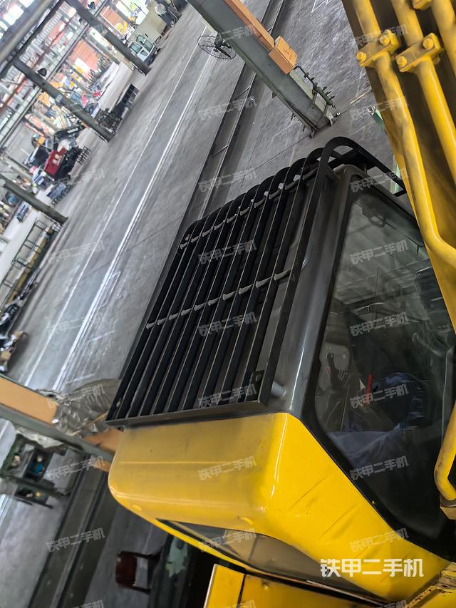 驾驶室顶部（整机外观）