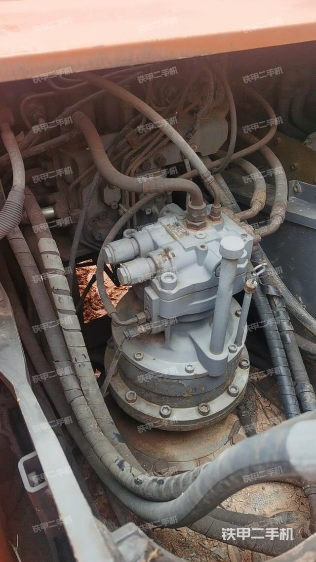 回转马达和主控阀（整机外观）