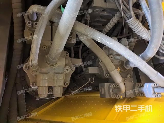 回转马达和主控阀（整机外观）