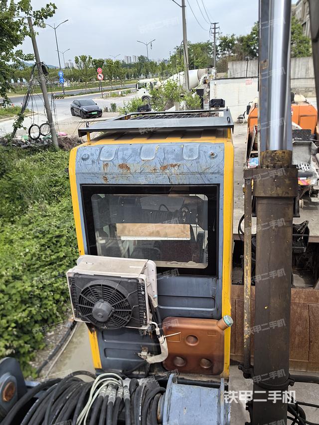 驾驶室顶部（整机外观）