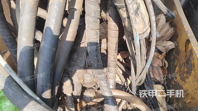 回转马达和主控阀（整机外观）