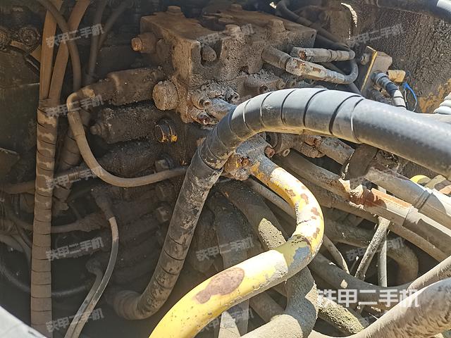 回转马达和主控阀（整机外观）