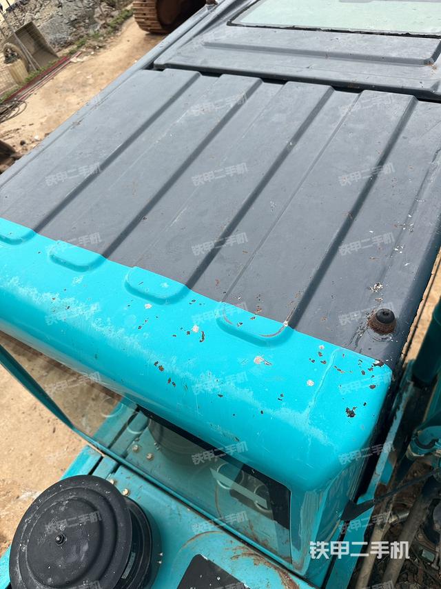 驾驶室顶部（整机外观）