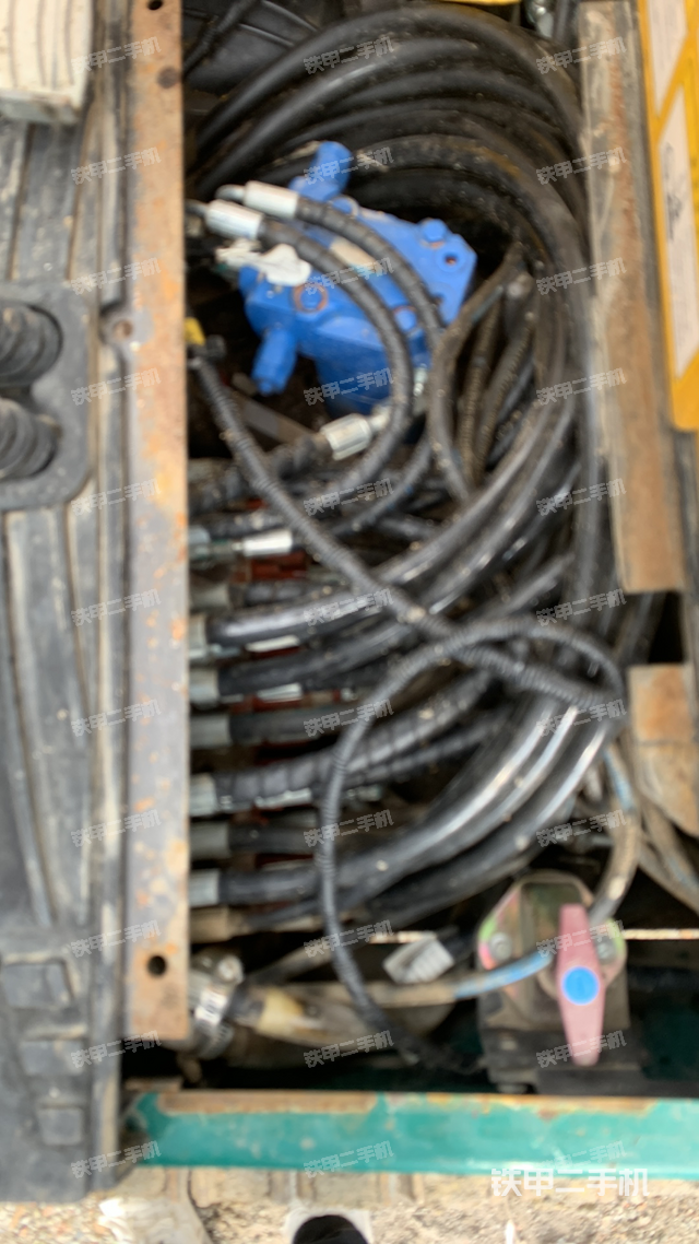 回转马达和主控阀（整机外观）