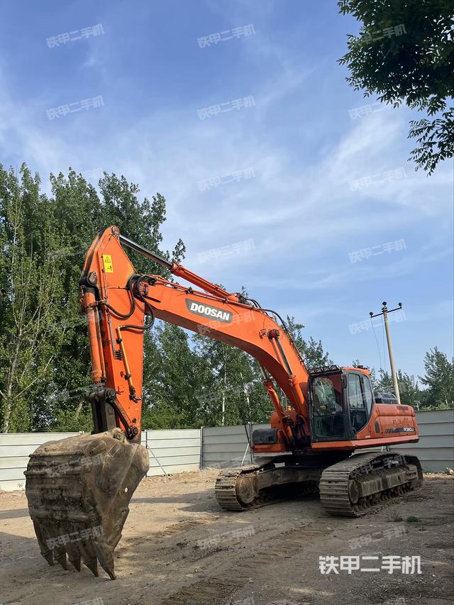 斗山DX380LC挖掘机