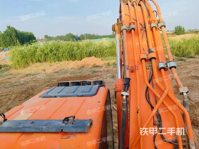 驾驶室顶部（整机外观）