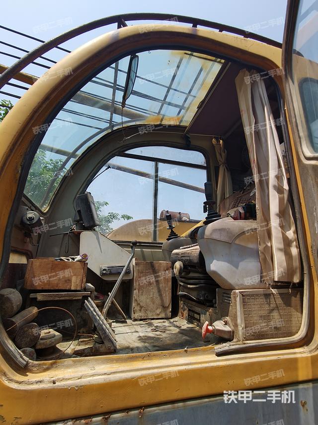 驾驶室操作台（设备外观及核心部件）