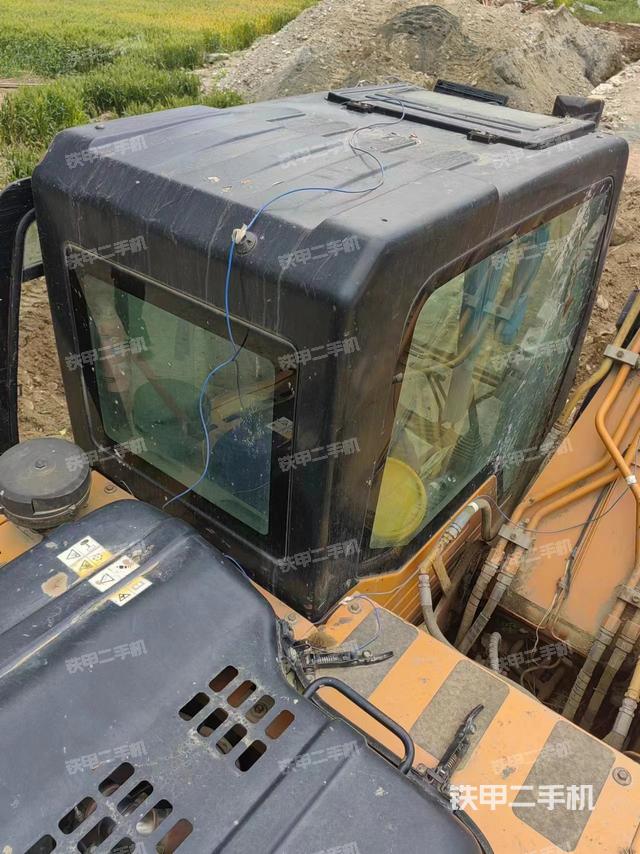 驾驶室顶部（整机外观）