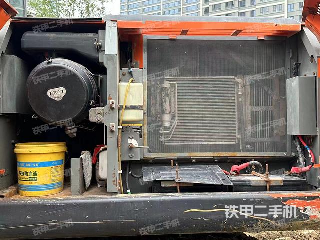 驾驶室顶部（整机外观）