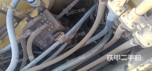 回转马达和主控阀（整机外观）