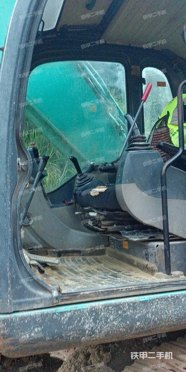 驾驶室整体（整机外观）