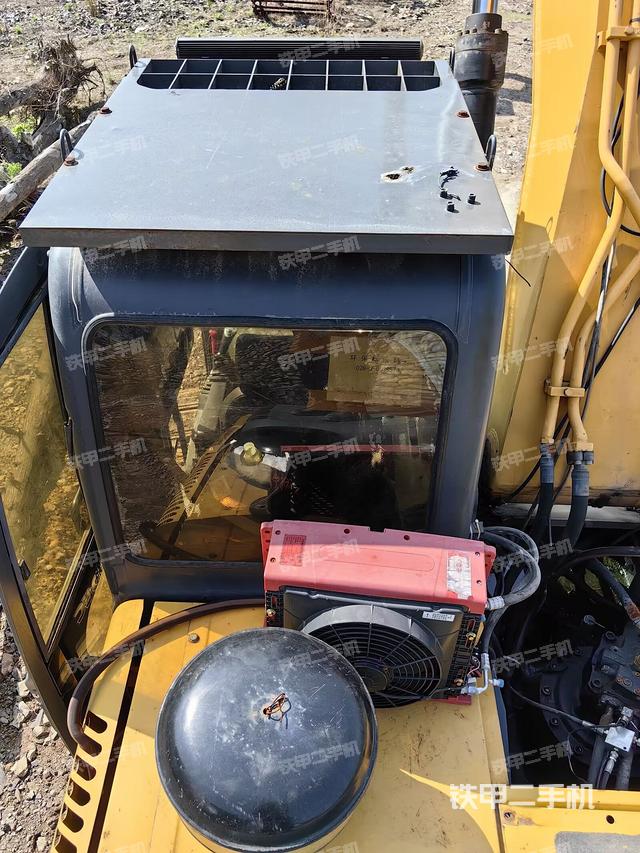 驾驶室顶部（整机外观）