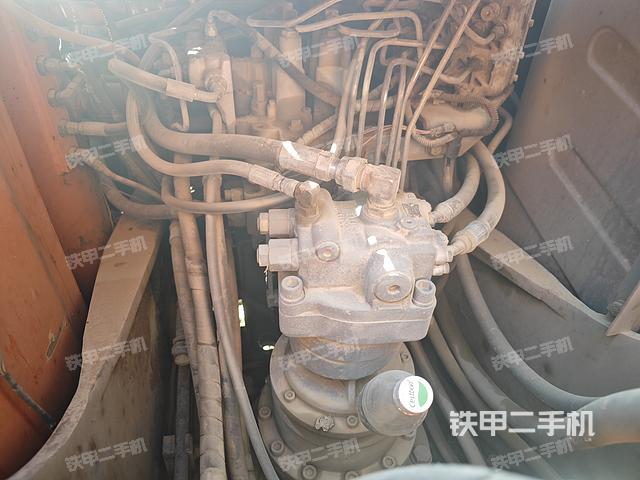 回转马达和主控阀（整机外观）