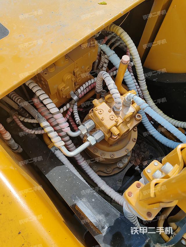 回转马达和主控阀（整机外观）