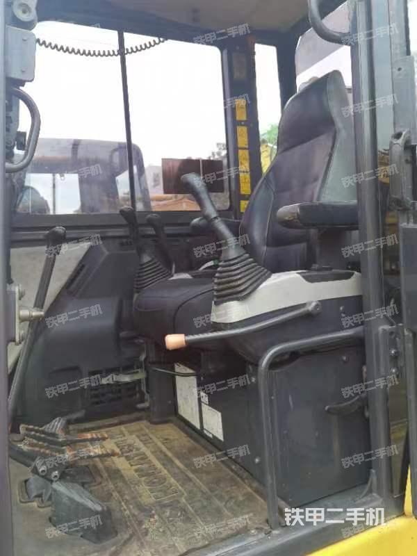 回转马达和主控阀（整机外观）