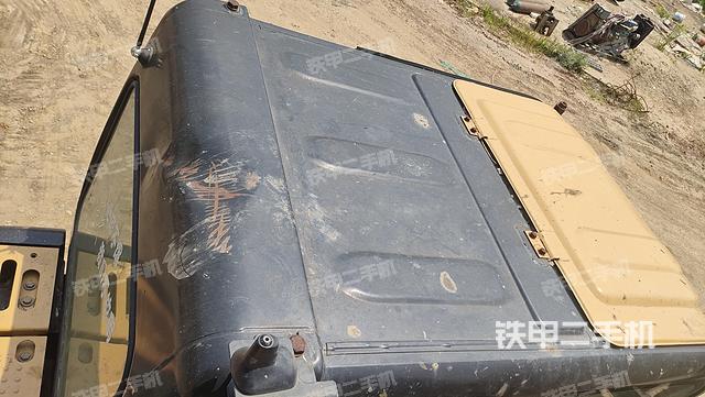 驾驶室顶部（整机外观）